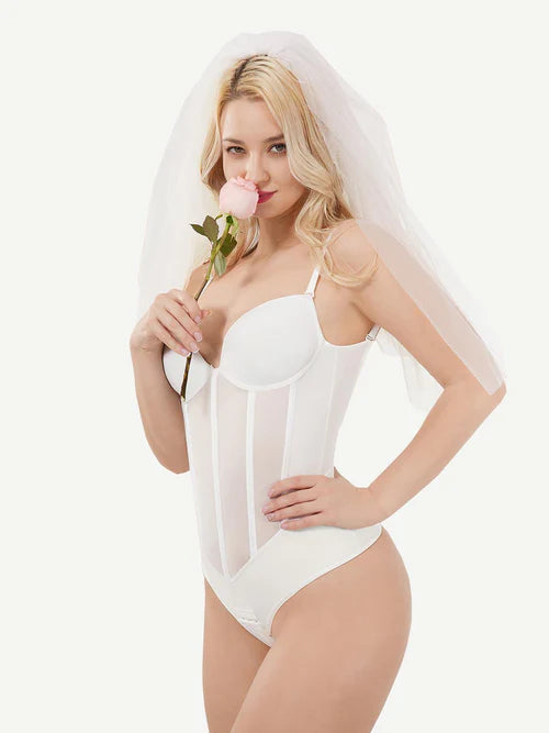 Оформящо боди с прашка дизайн и прозрачни презрамки